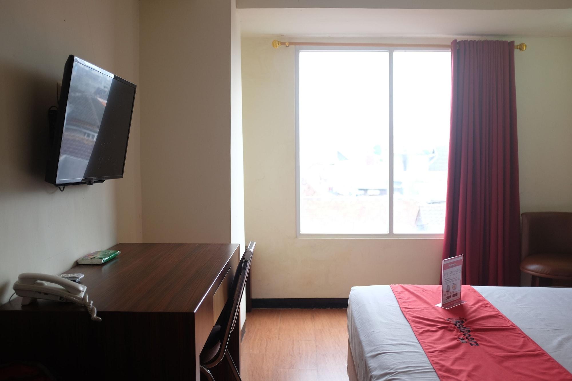 Reddoorz Plus Near Senen Jakarta Bagian luar foto